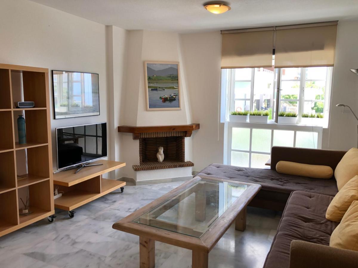 El Cortijuelo. Magnificent Triplex Terraced House With Rooftop Of 18M2, Overlooking The Sea. Parking Torremolinos Eksteriør billede