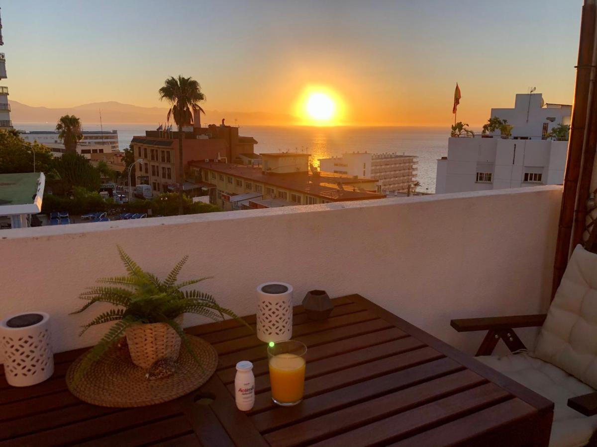 El Cortijuelo. Magnificent Triplex Terraced House With Rooftop Of 18M2, Overlooking The Sea. Parking Torremolinos Eksteriør billede