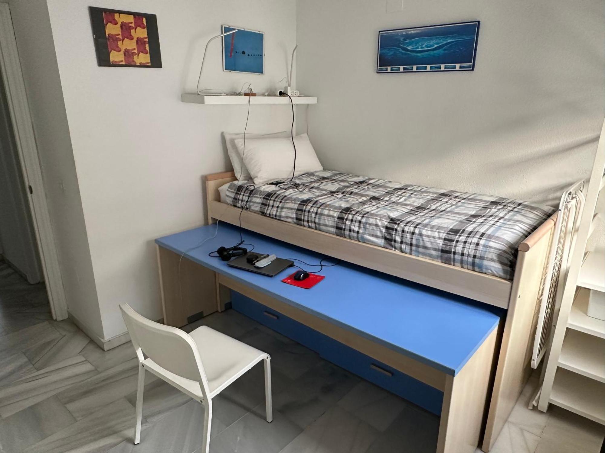 El Cortijuelo. Magnificent Triplex Terraced House With Rooftop Of 18M2, Overlooking The Sea. Parking Torremolinos Eksteriør billede