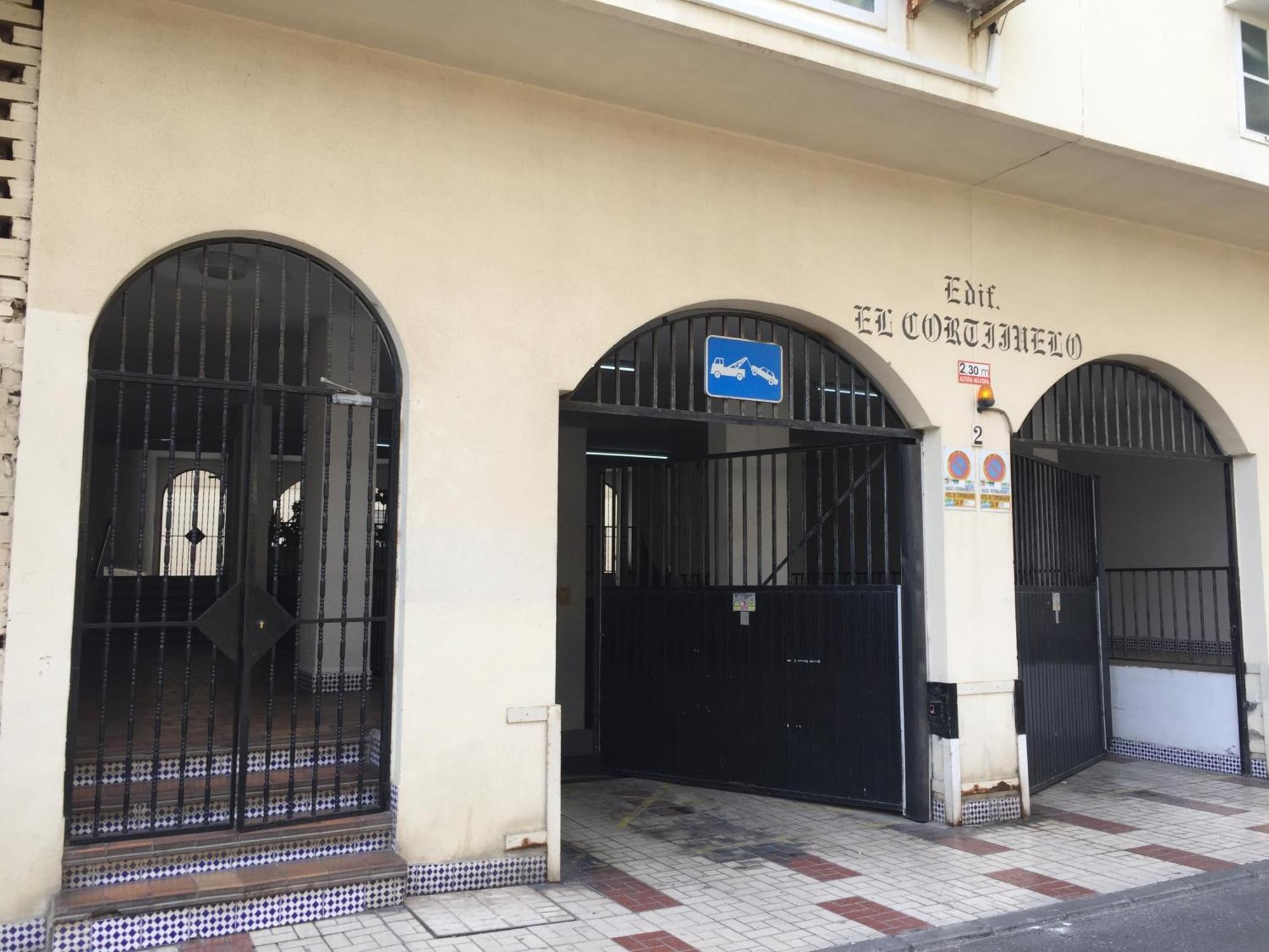 El Cortijuelo. Magnificent Triplex Terraced House With Rooftop Of 18M2, Overlooking The Sea. Parking Torremolinos Eksteriør billede