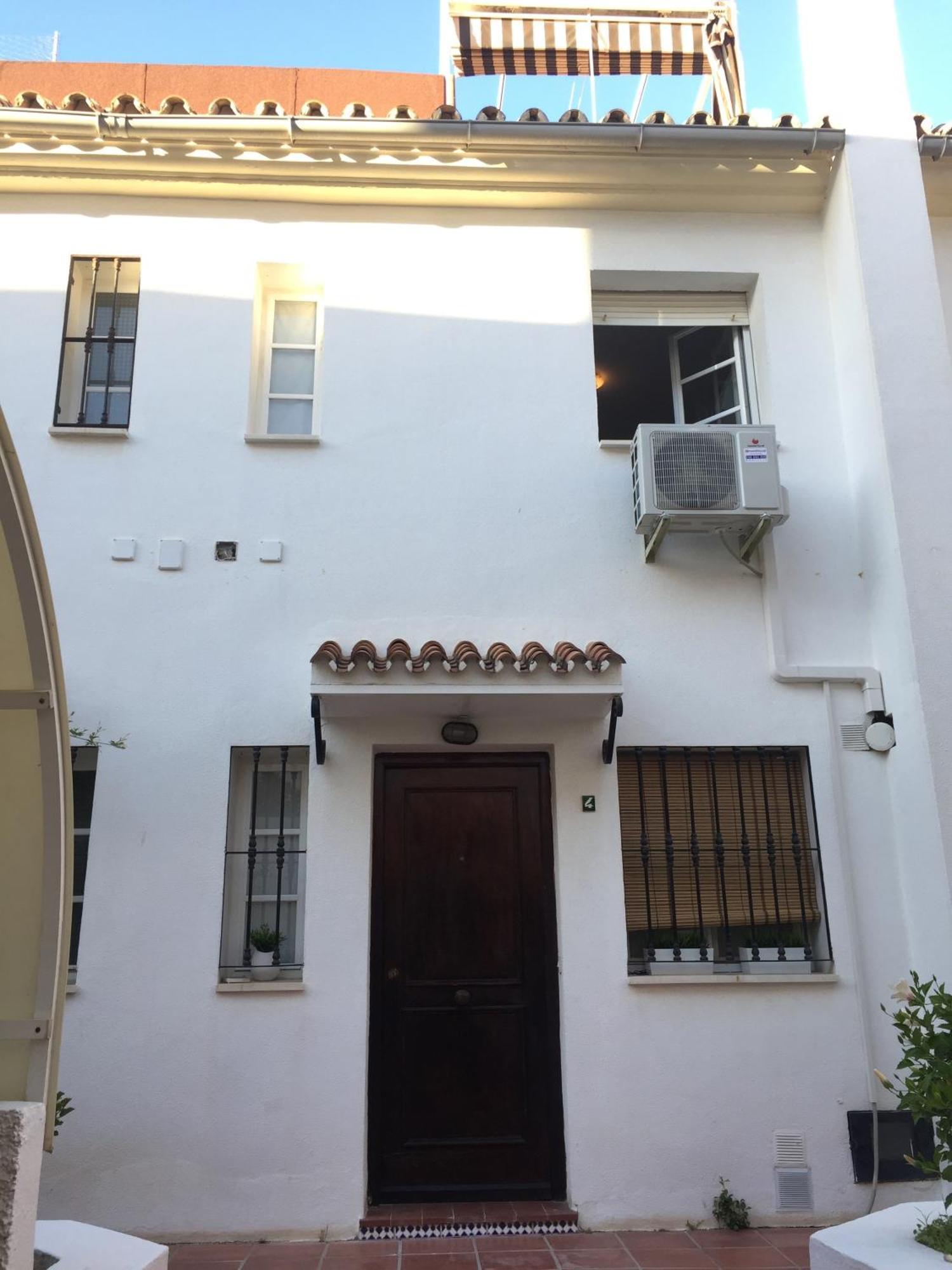 El Cortijuelo. Magnificent Triplex Terraced House With Rooftop Of 18M2, Overlooking The Sea. Parking Torremolinos Eksteriør billede