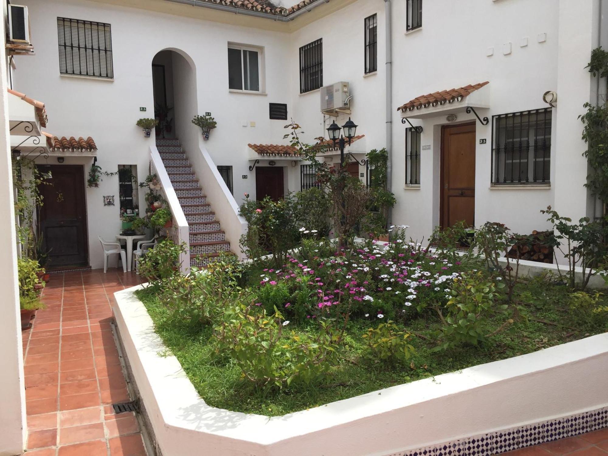 El Cortijuelo. Magnificent Triplex Terraced House With Rooftop Of 18M2, Overlooking The Sea. Parking Torremolinos Eksteriør billede
