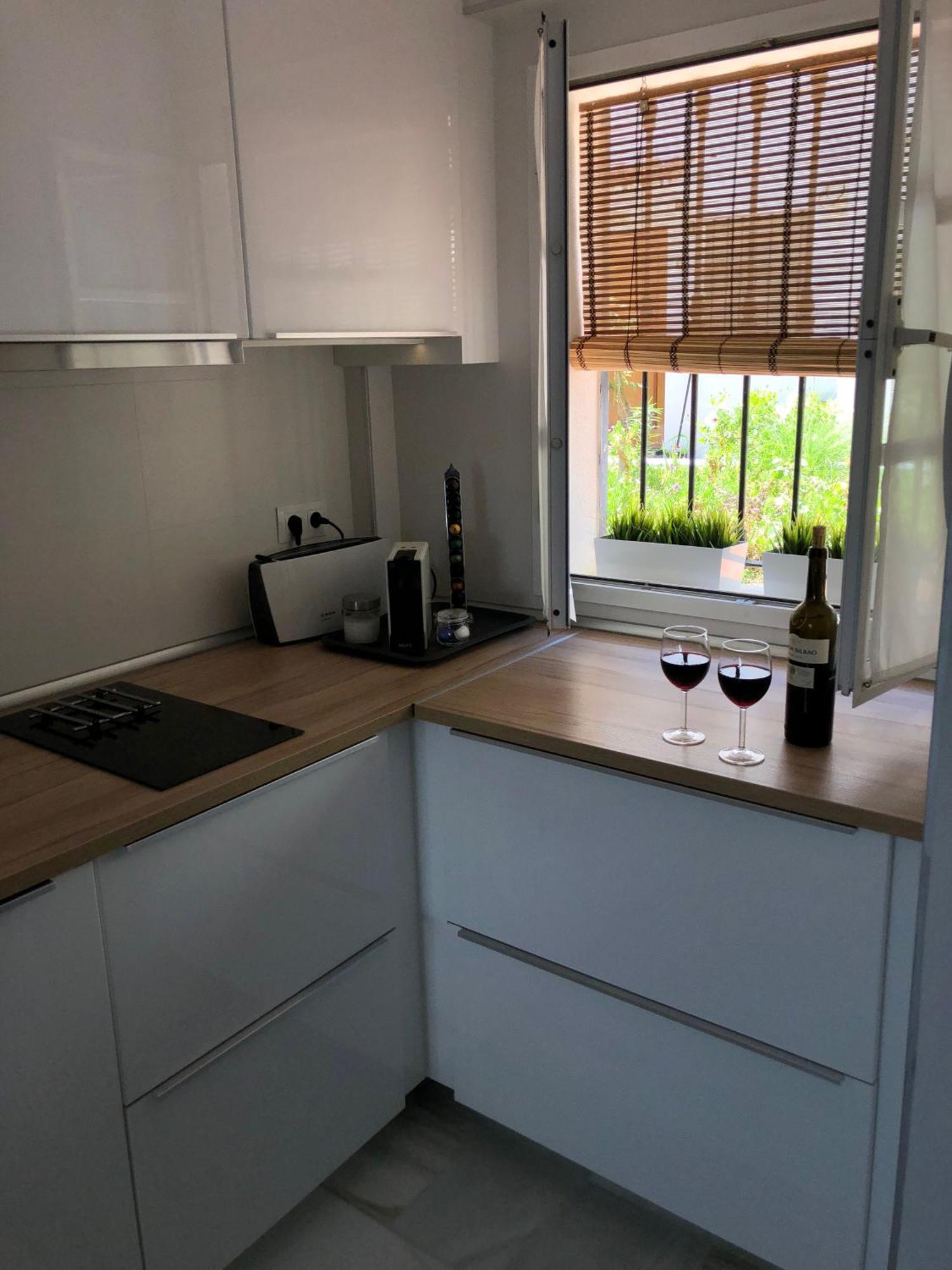 El Cortijuelo. Magnificent Triplex Terraced House With Rooftop Of 18M2, Overlooking The Sea. Parking Torremolinos Eksteriør billede