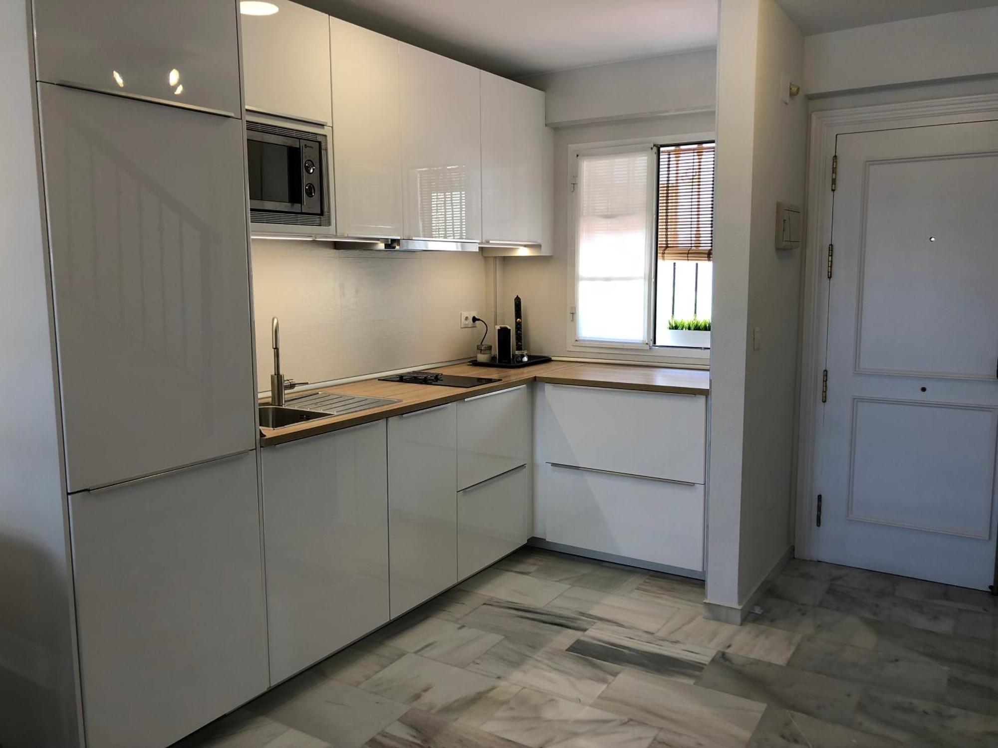 El Cortijuelo. Magnificent Triplex Terraced House With Rooftop Of 18M2, Overlooking The Sea. Parking Torremolinos Eksteriør billede