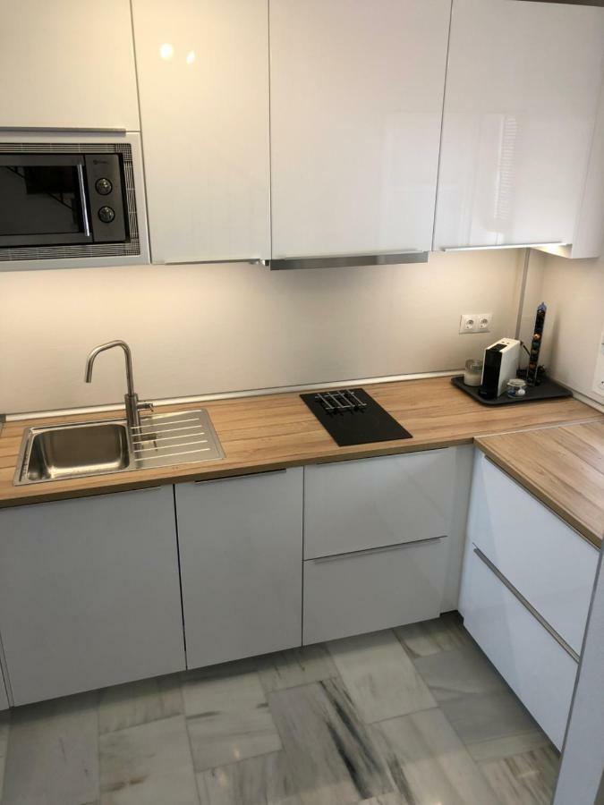 El Cortijuelo. Magnificent Triplex Terraced House With Rooftop Of 18M2, Overlooking The Sea. Parking Torremolinos Eksteriør billede