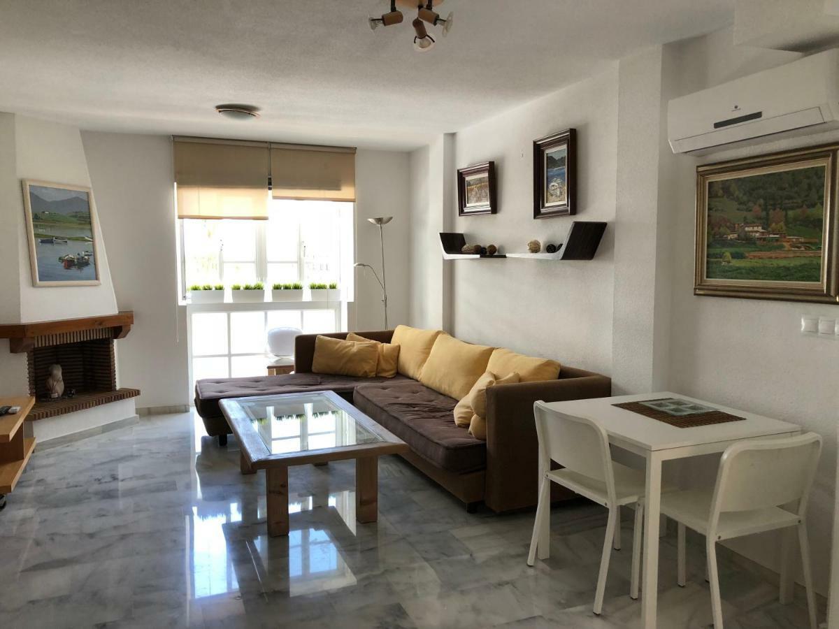 El Cortijuelo. Magnificent Triplex Terraced House With Rooftop Of 18M2, Overlooking The Sea. Parking Torremolinos Eksteriør billede