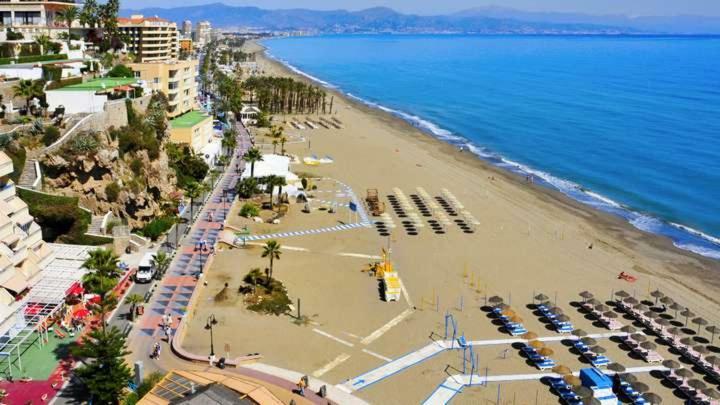 El Cortijuelo. Magnificent Triplex Terraced House With Rooftop Of 18M2, Overlooking The Sea. Parking Torremolinos Eksteriør billede